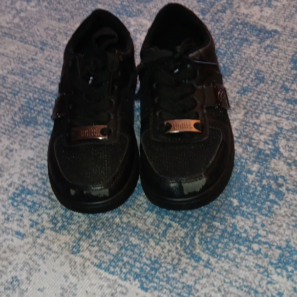 Boys sneakers size 11 - Picture 3 of 3